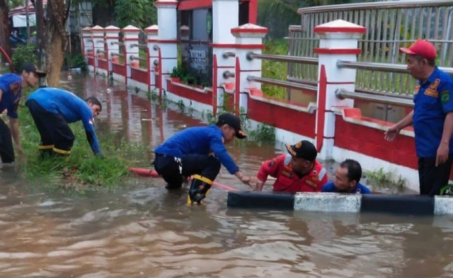 Diguyur Hujan Deras Sejumlah Kawasan Di Tenggarong Tergenang Banjir