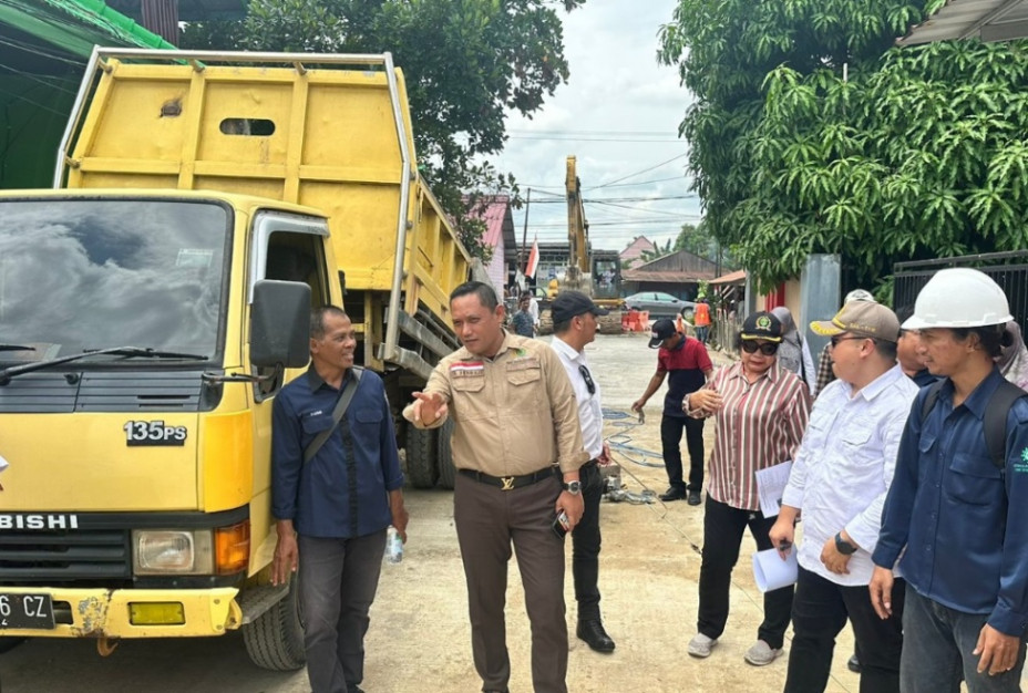 Seno Aji Turun Langsung Memantau Pembangunan Drainase Di Kelurahan Loa Ipuh