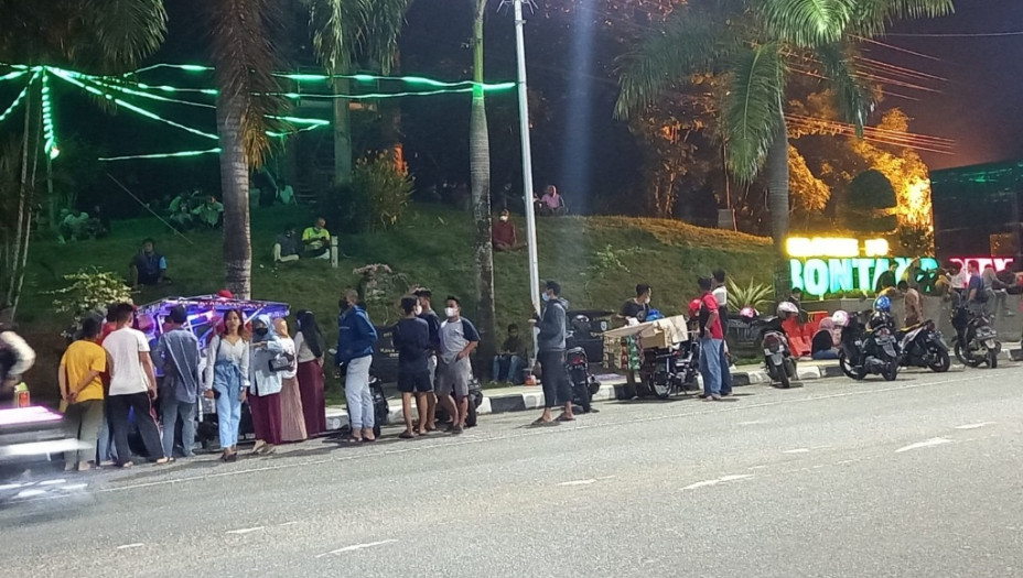 Tugu Selamat Datang Jadi Lokasi Nongkrong Baru Di Bontang