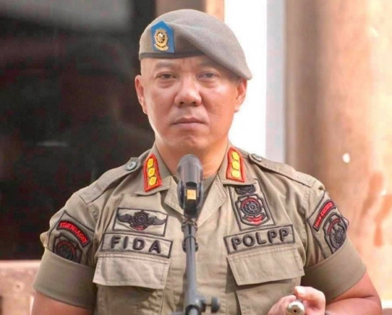 Kortni Xengler yalangoch